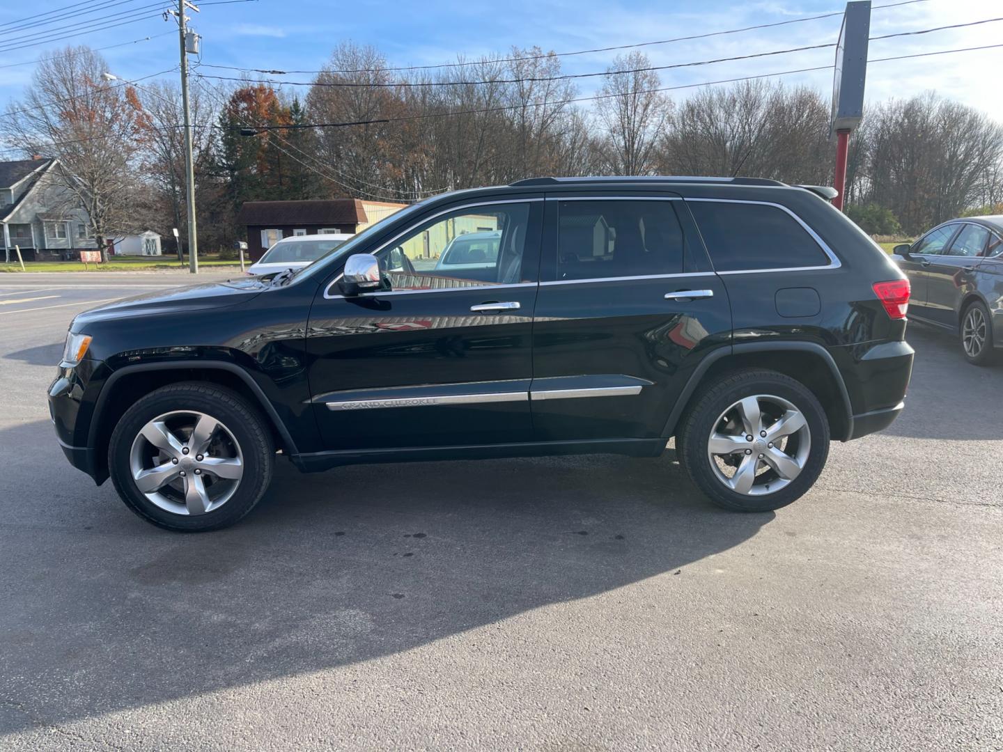 2013 Black /Gray Jeep Grand Cherokee (1C4RJFCG5DC) , located at 547 E. Main St., Orwell, OH, 44076, (440) 437-5893, 41.535435, -80.847855 - Photo#14